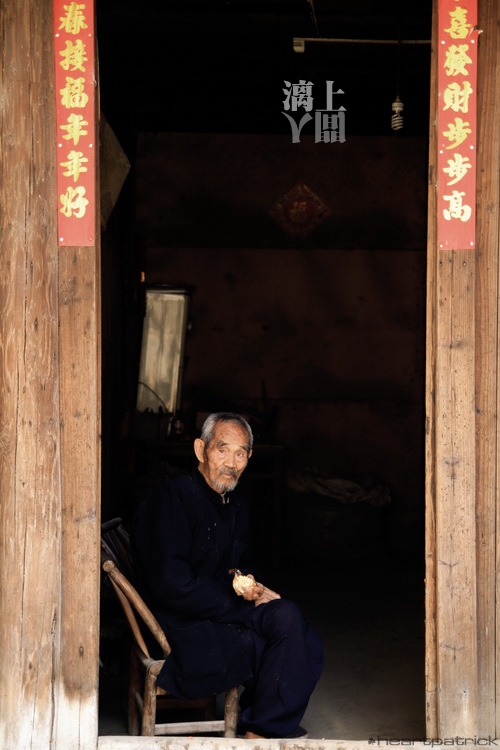 heartpatrick guilin china street photojournalism