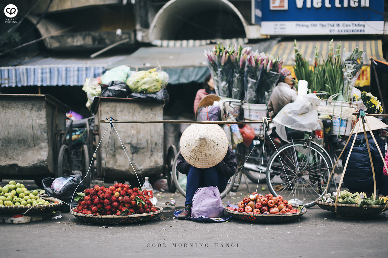 heartpatrick travel hanoi vietnam street photography street vendor fruits