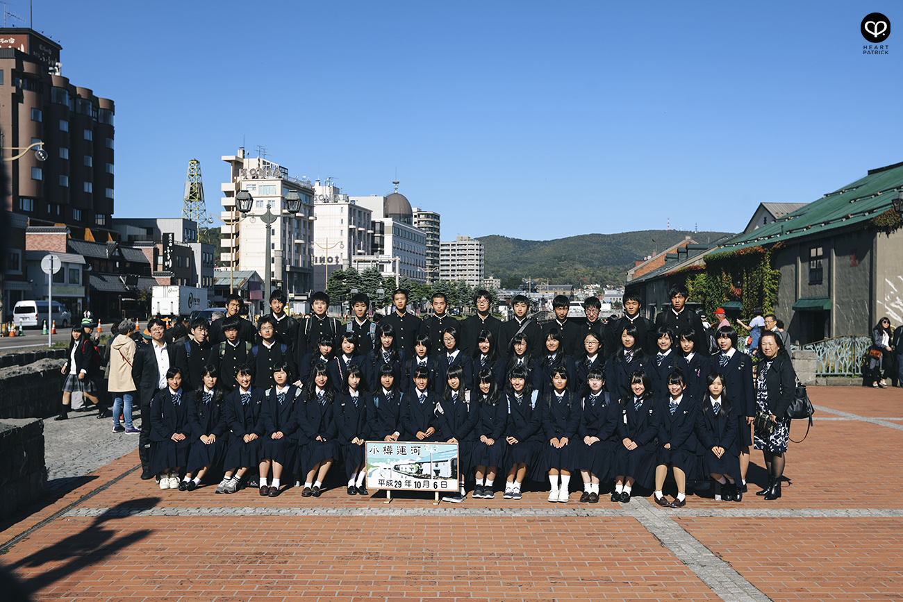 heartpatrick travel photography photojournalism hokkaido japan street otaru canal school trip group shot