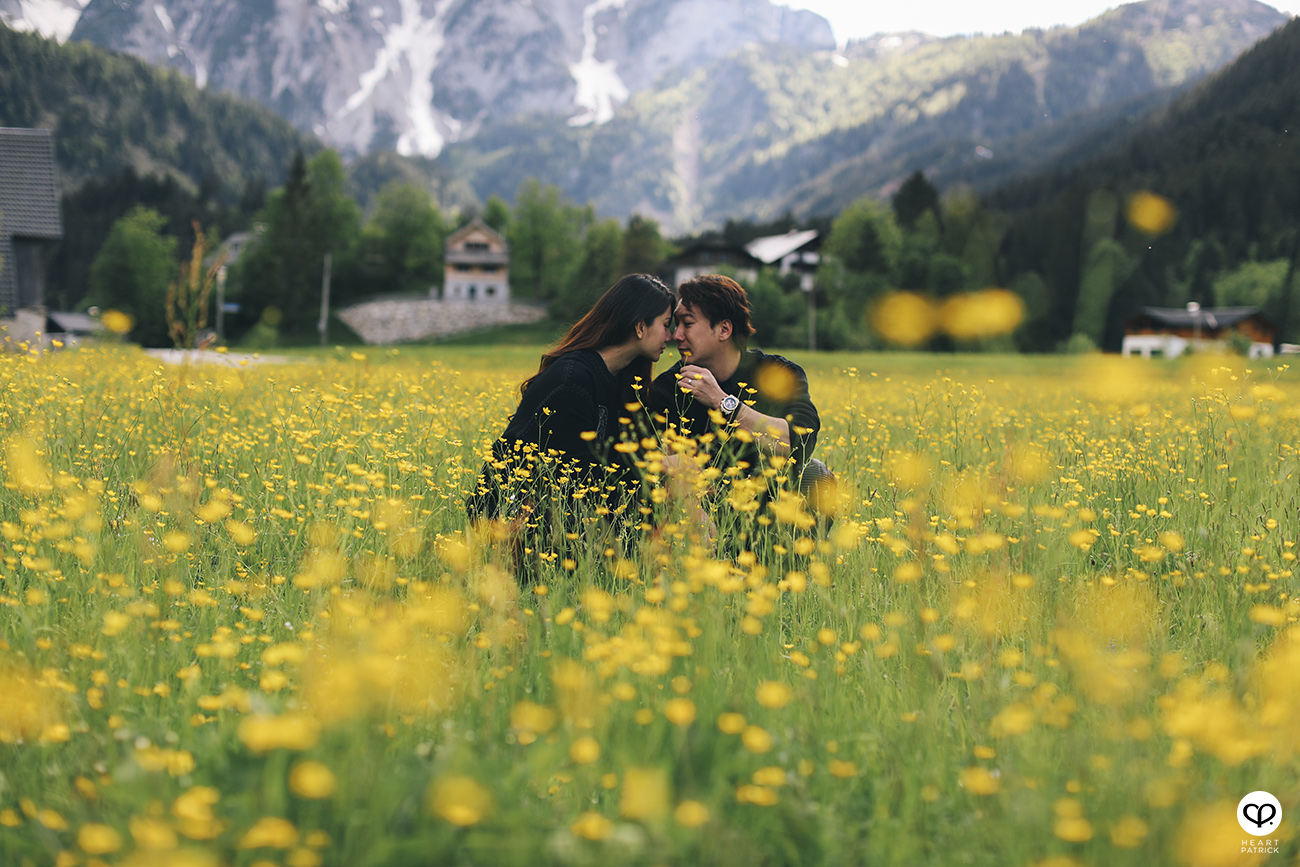 heartpatrick destination pregnancy prenatal couple portraits santorini greece