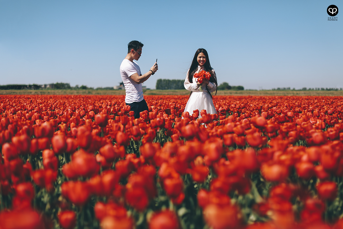 heartpatrick destination pregnancy prenatal couple portraits santorini greece