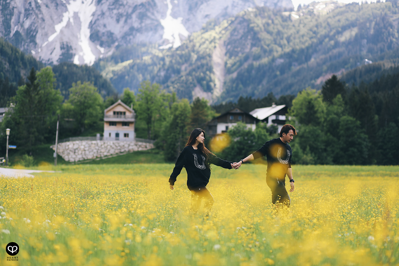 heartpatrick destination pregnancy prenatal couple portraits santorini greece