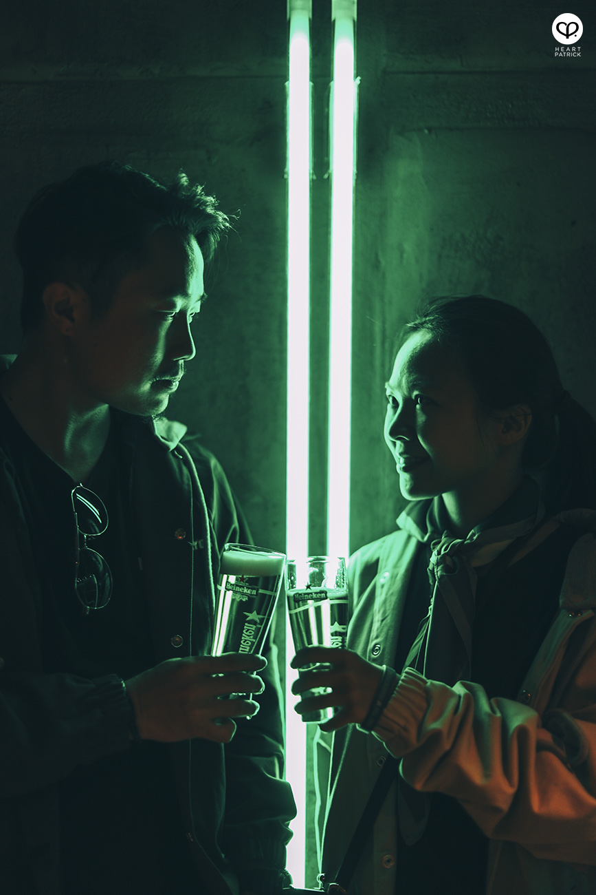 heartpatrick destination pregnancy prenatal couple portraits santorini greece