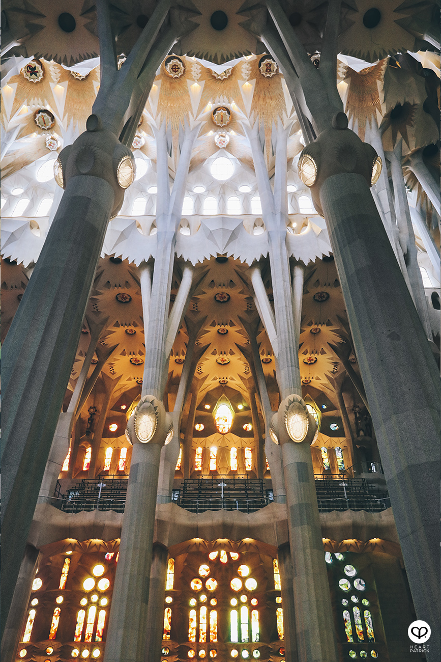 heartpatrick destination pregnancy prenatal couple portraits santorini greece