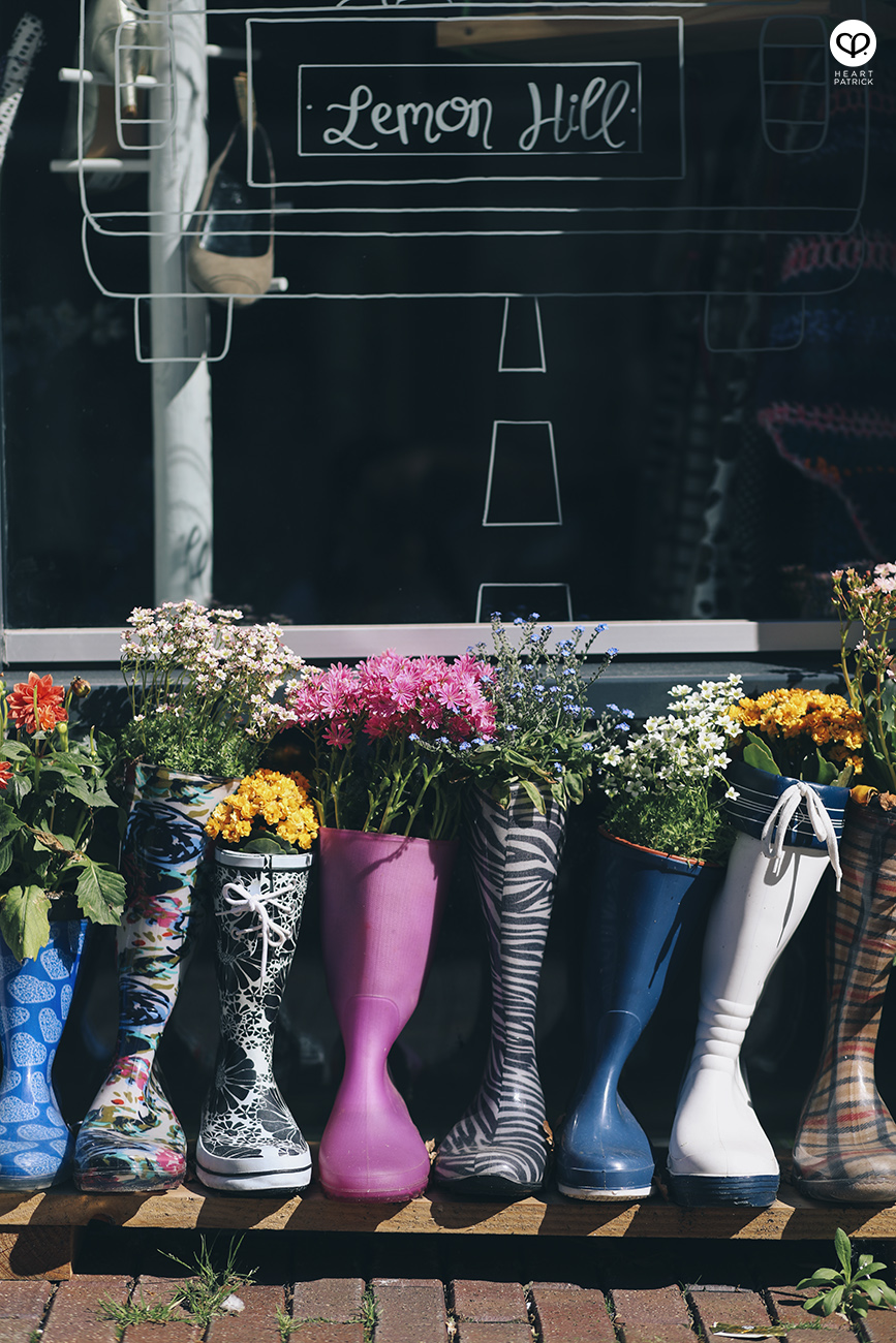 heartpatrick destination pregnancy prenatal couple portraits santorini greece