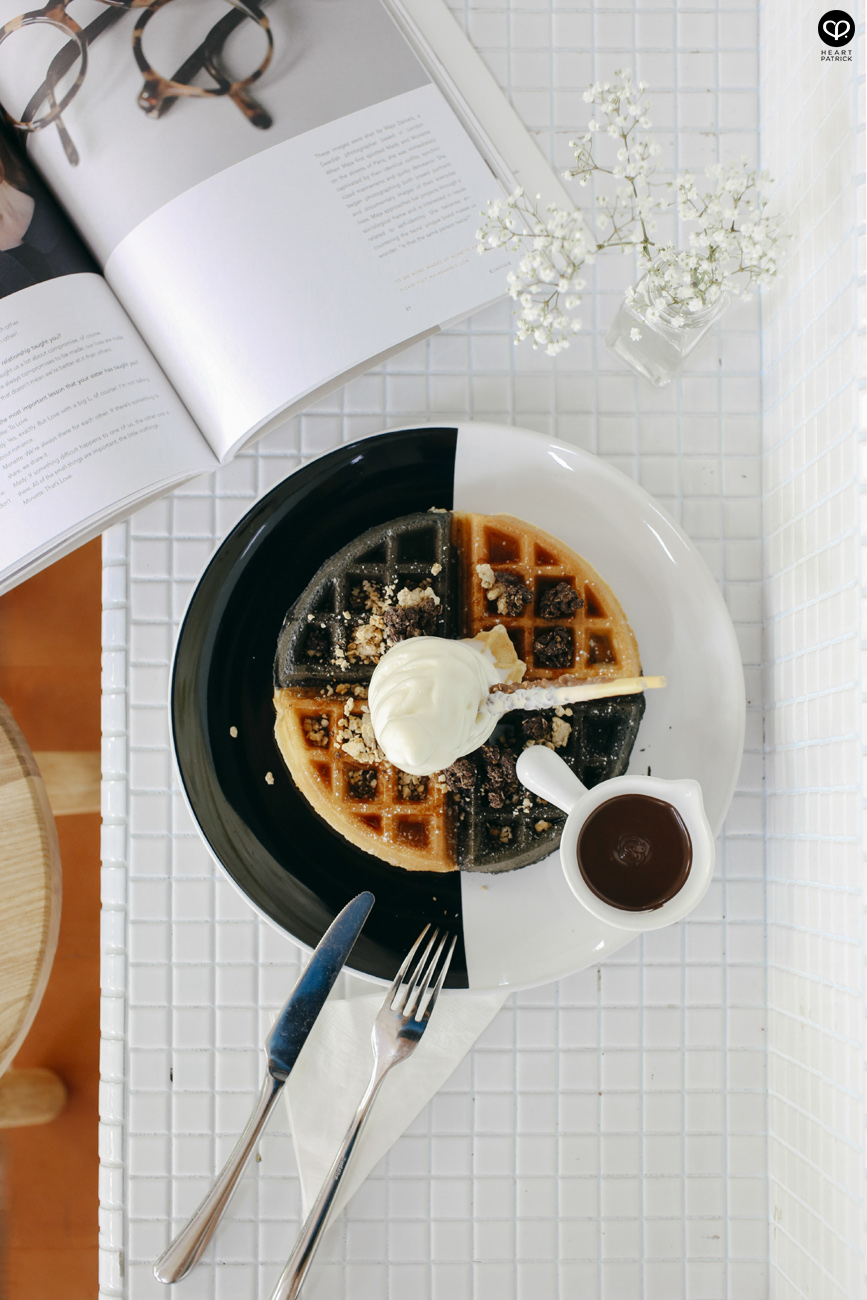 heartpatrick singapore caf� cafehopping ang mo kio interior design industrial space yinyang waffle chocolate sauce