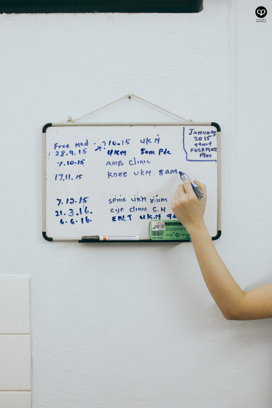 photographer photography lifestyle ampang jaya auntie cat whiteboard marker