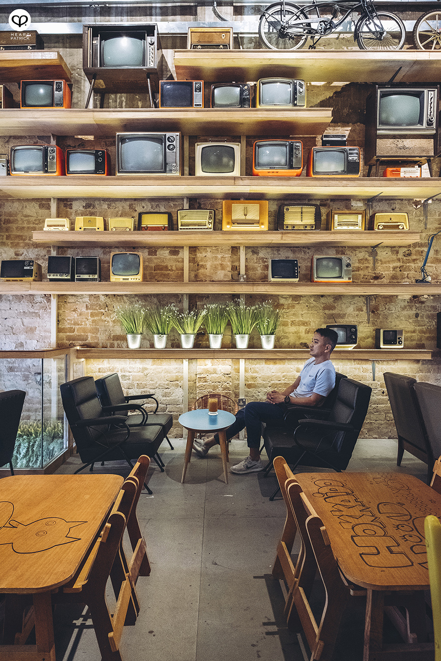 heartpatrick spaces interior photography urban exploring asia street food club kuala lumpur petaling street chinatown