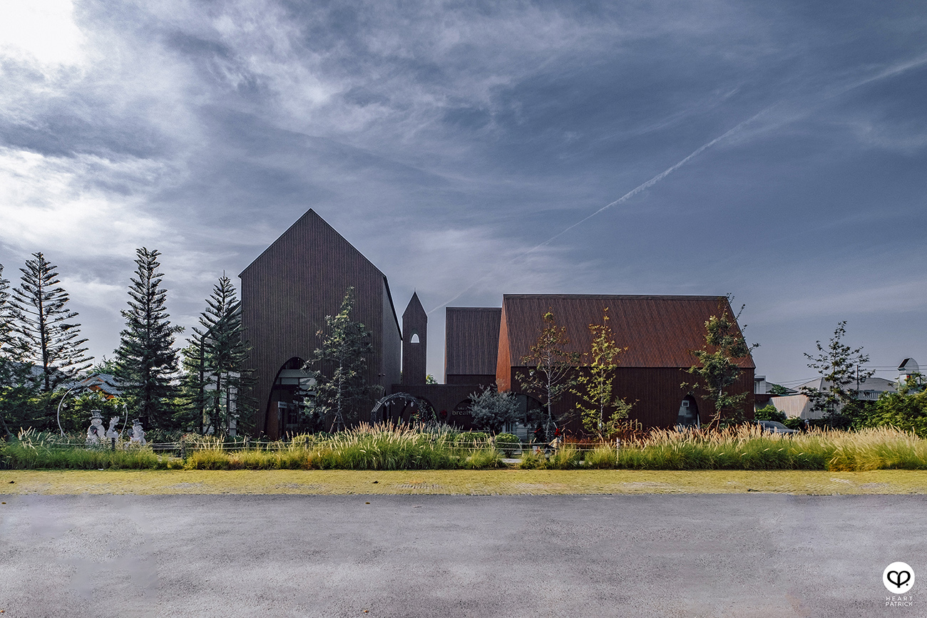 heartpatrick pasan park nakhon sawan thailand