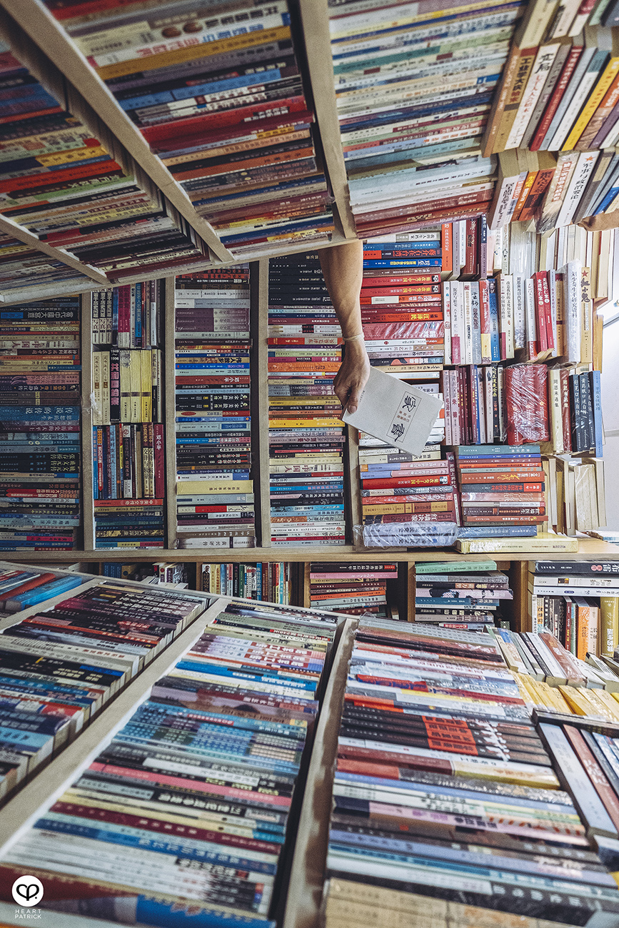 heartpatrick urban exploring street photography intelligentsia book station vintage book store chinatown kuala lumpur