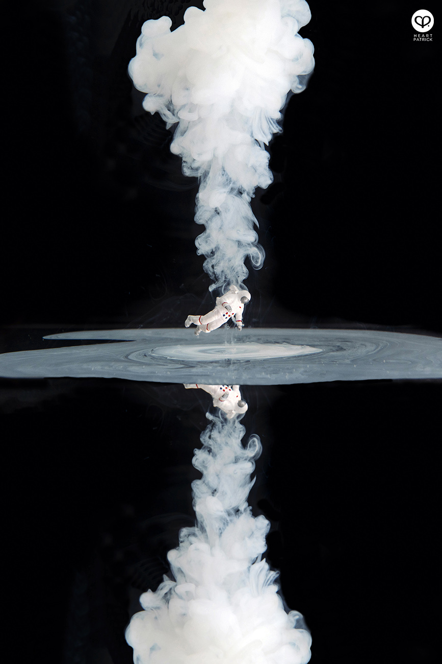 heartpatrick photographer miniature macro photography astronaut colorful ocean food dye water