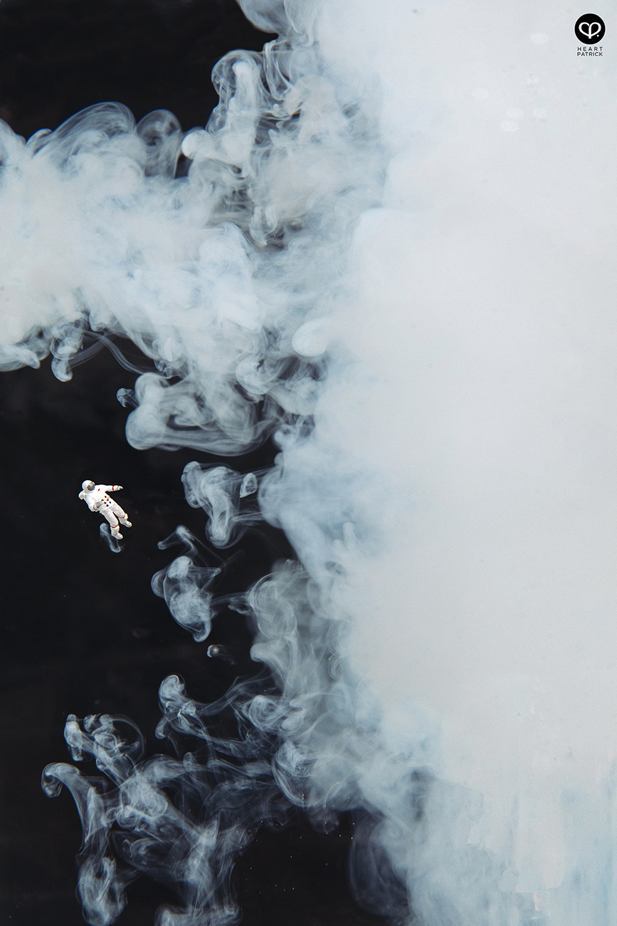 heartpatrick photographer miniature macro photography astronaut colorful ocean food dye water