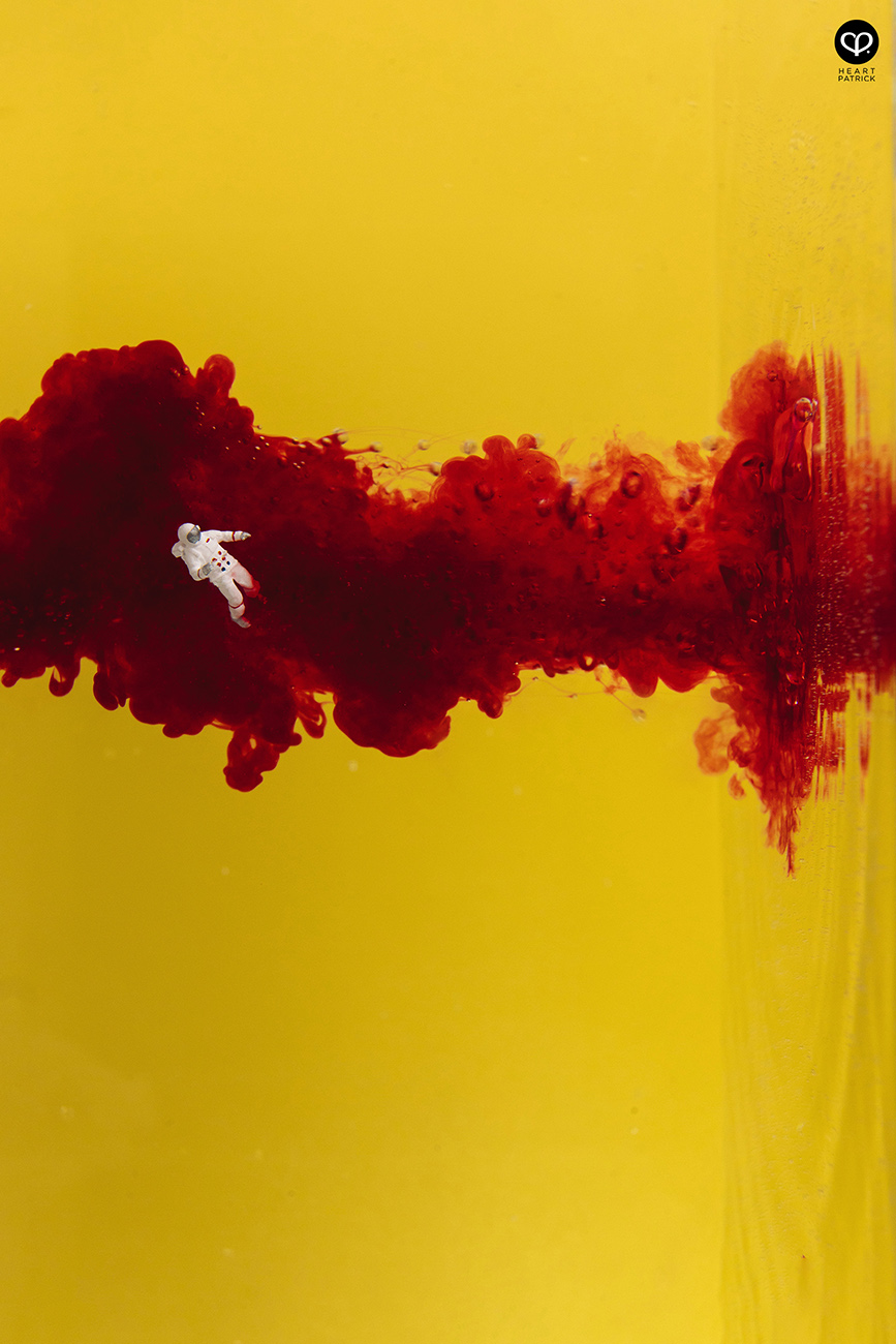 heartpatrick photographer miniature macro photography astronaut colorful ocean food dye water