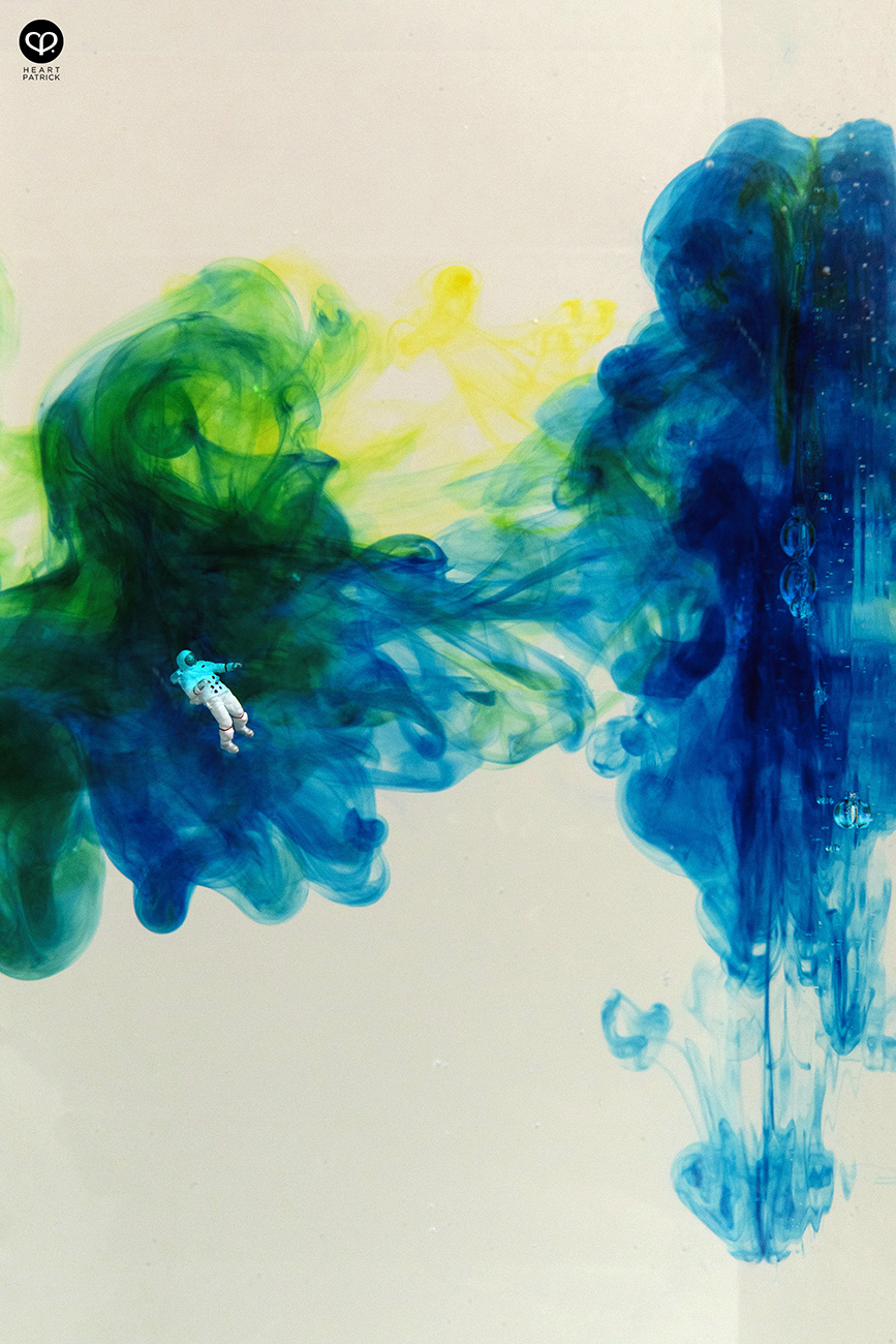 heartpatrick photographer miniature macro photography astronaut colorful ocean food dye water