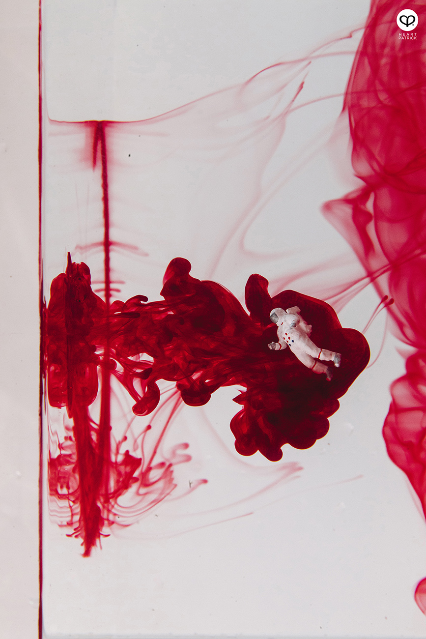 heartpatrick photographer miniature macro photography astronaut colorful ocean food dye water