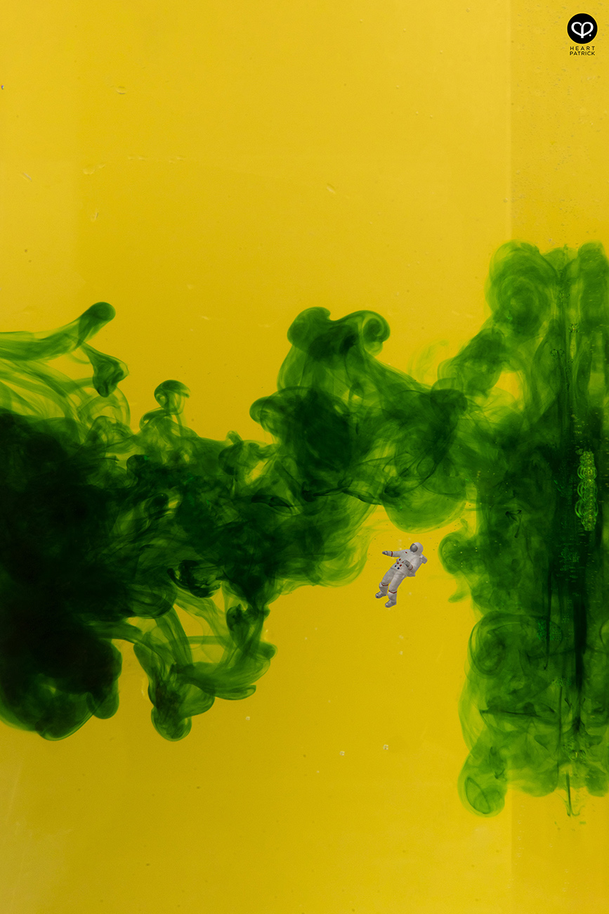 heartpatrick photographer miniature macro photography astronaut colorful ocean food dye water