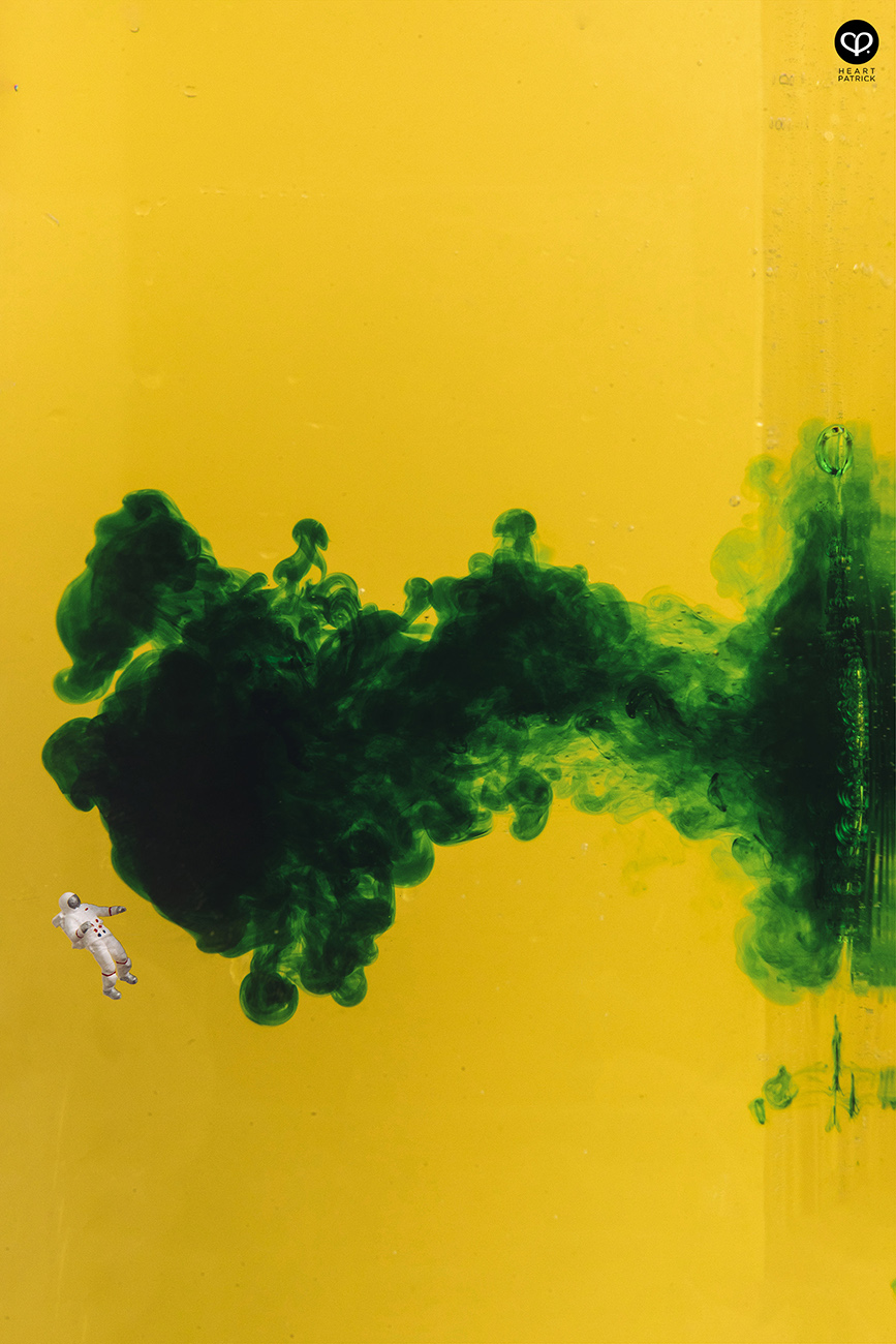 heartpatrick photographer miniature macro photography astronaut colorful ocean food dye water