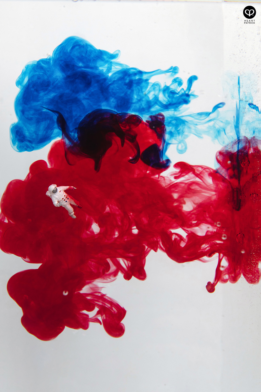 heartpatrick photographer miniature macro photography astronaut colorful ocean food dye water