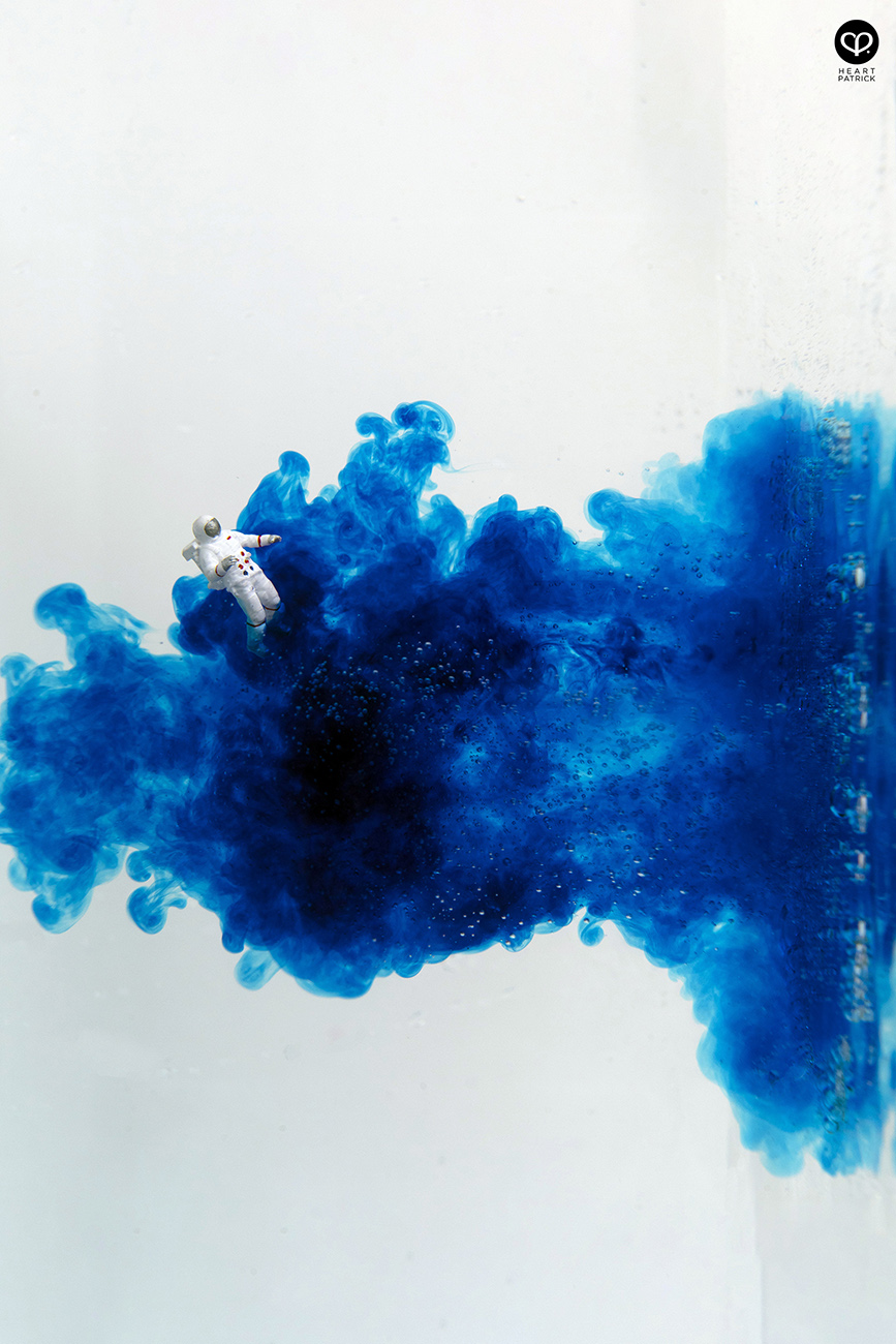 heartpatrick photographer miniature macro photography astronaut colorful ocean food dye water