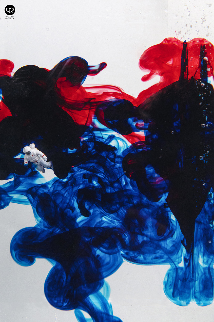 heartpatrick photographer miniature macro photography astronaut colorful ocean food dye water