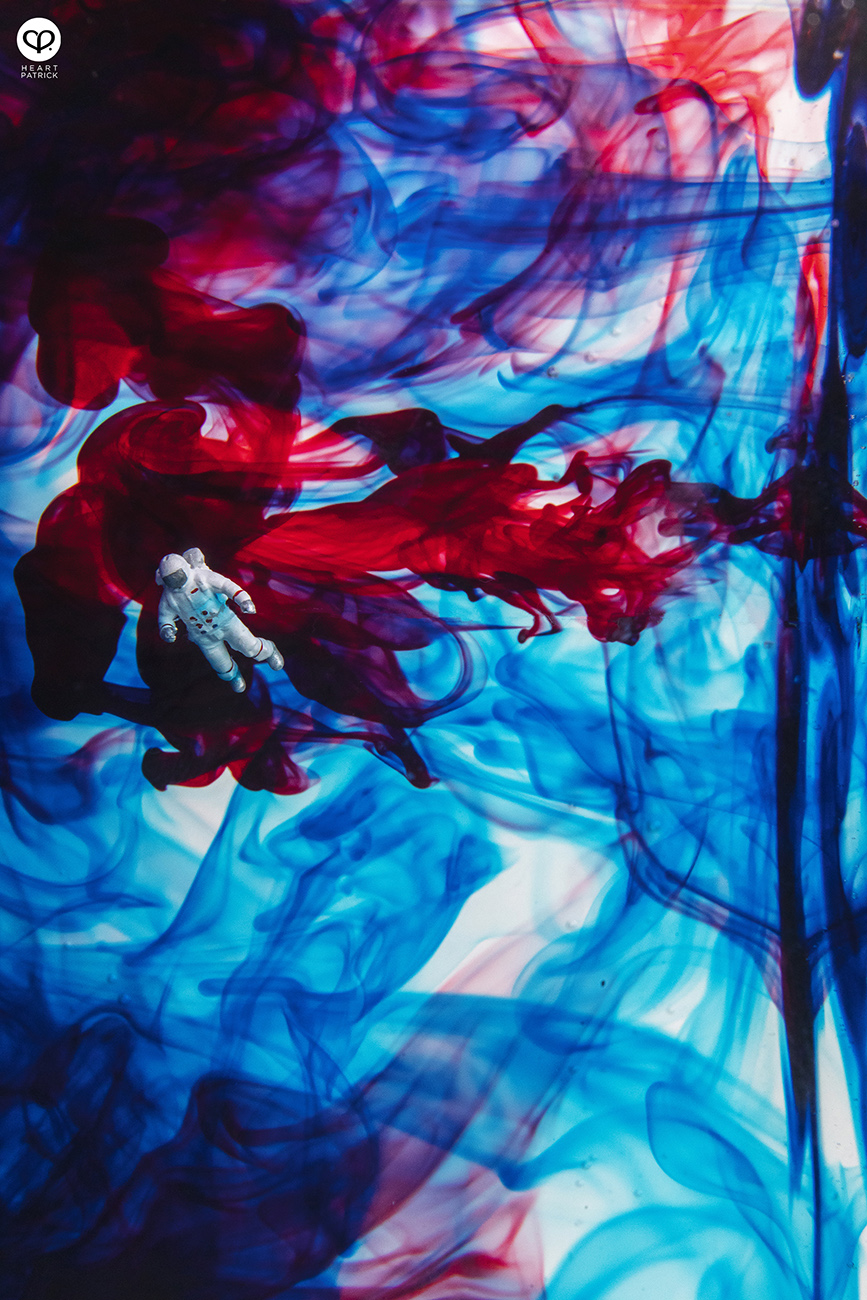 heartpatrick photographer miniature macro photography astronaut colorful ocean food dye water