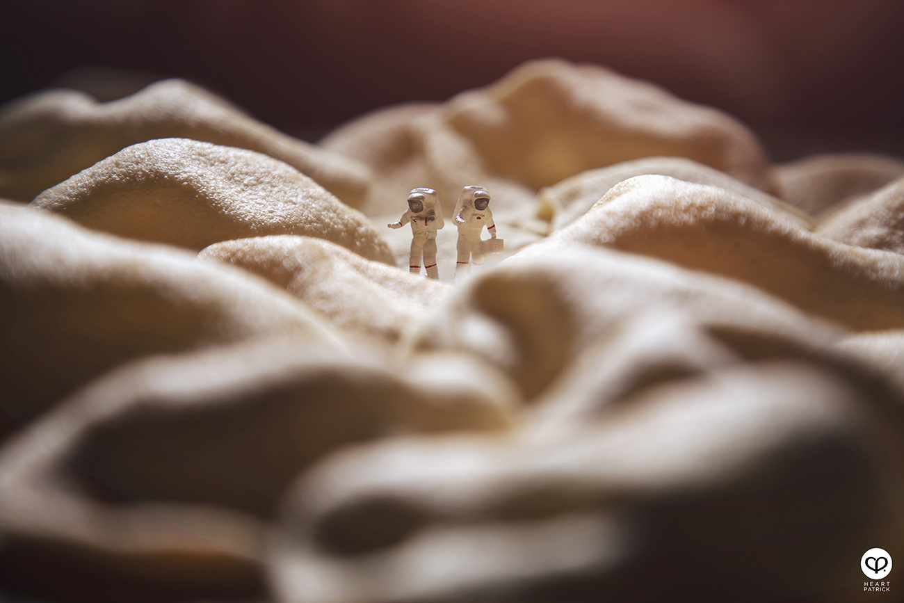 heartpatrick product miniature photography astronaut keropok crackers 