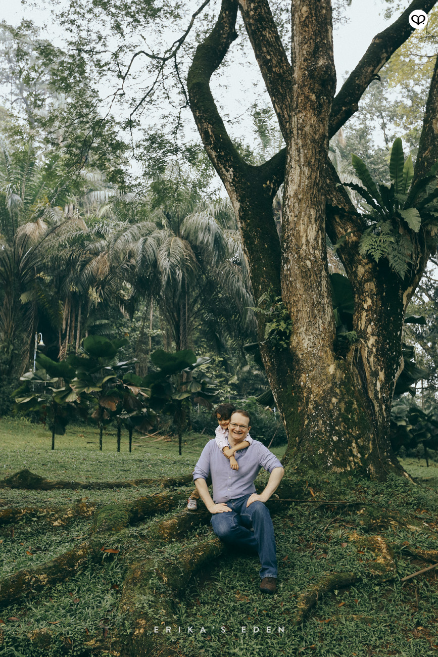 family maternity prenatal pregnancy portrait malaysia singapore photography taman tasik perdana lake gardens