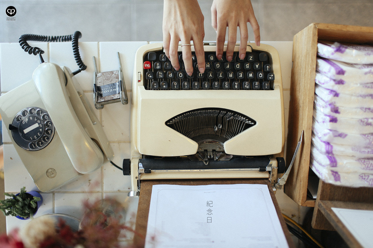 malaysia female model awesome canteen prologue petaling jaya old typewriter telephone rotary