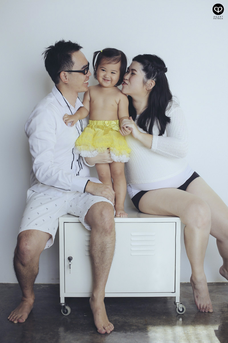 family prenatal pregnancy portrait