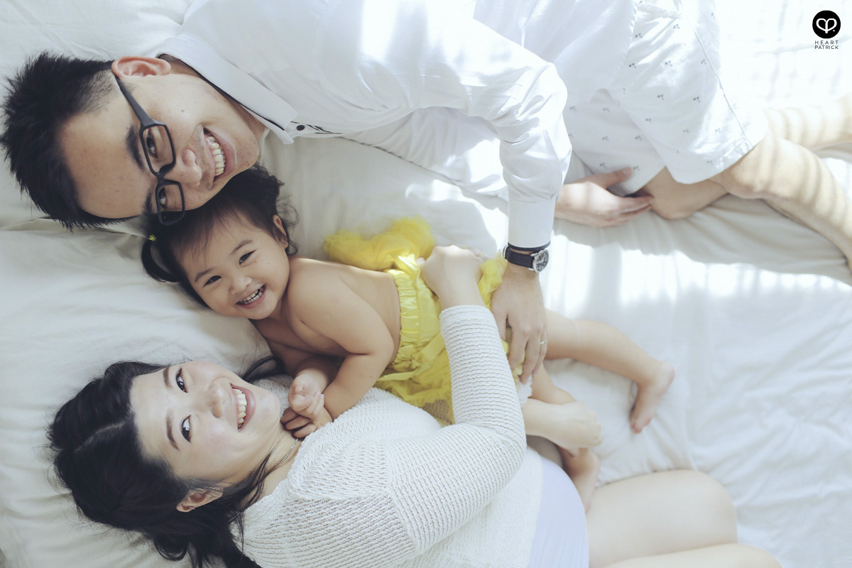 family prenatal pregnancy portrait