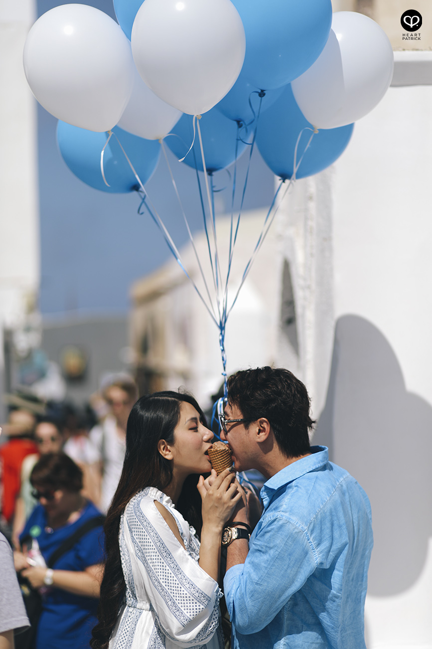 heartpatrick destination pregnancy prenatal couple portraits santorini greece