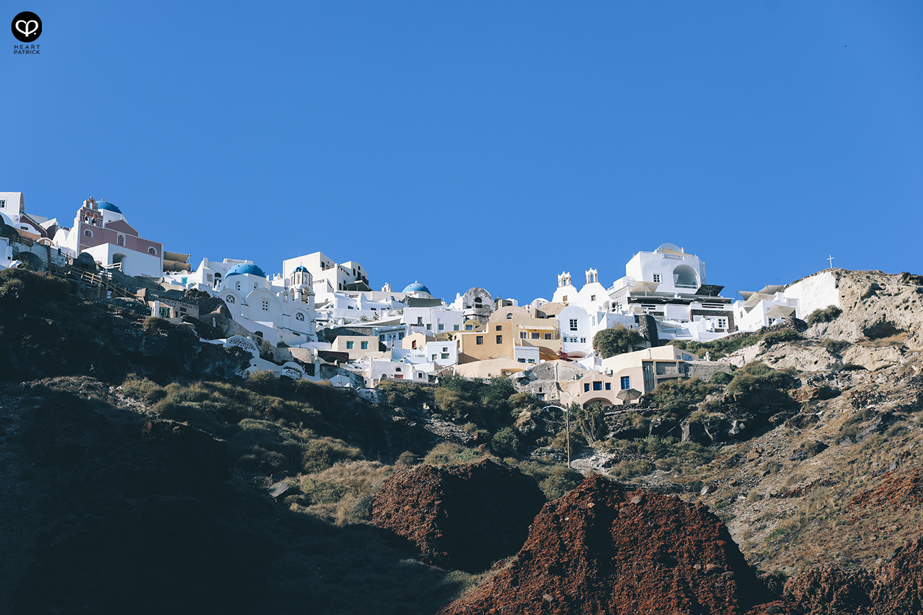 heartpatrick destination pregnancy prenatal couple portraits santorini greece