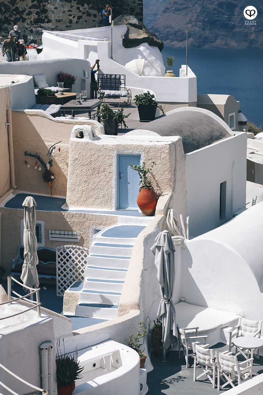 heartpatrick destination pregnancy prenatal couple portraits santorini greece