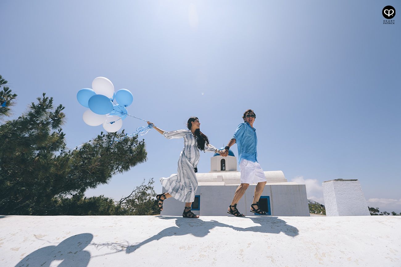 heartpatrick destination pregnancy prenatal couple portraits santorini greece