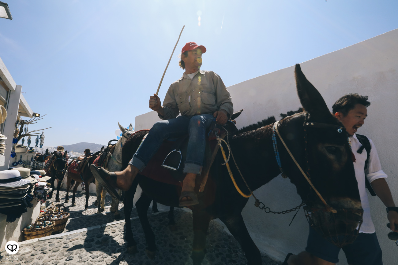 heartpatrick destination pregnancy prenatal couple portraits santorini greece