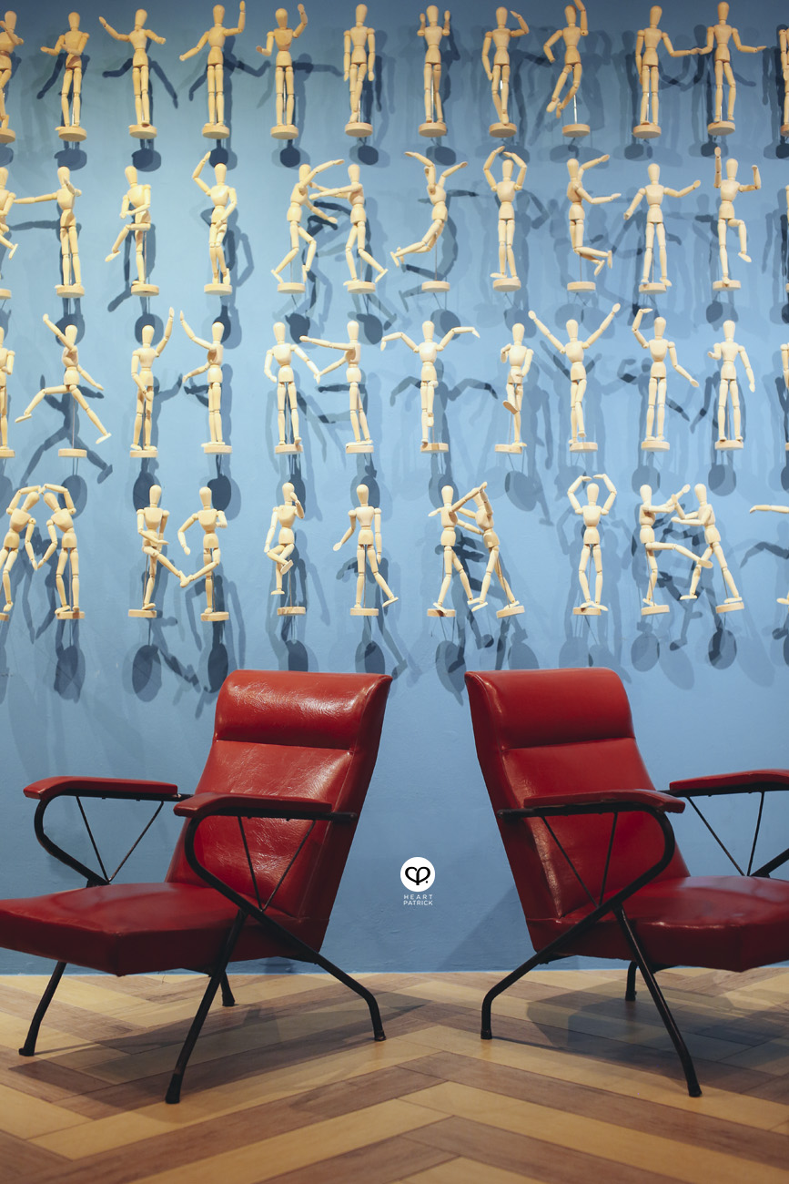 stubborn joe caf� coffee human figurines vintage furniture sofa couch