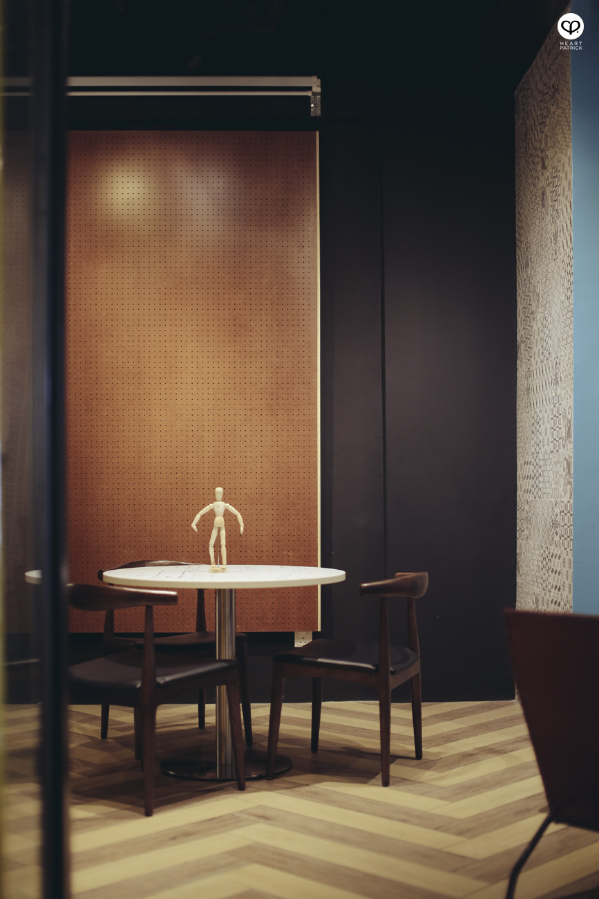 stubborn joe caf� coffee human figurine