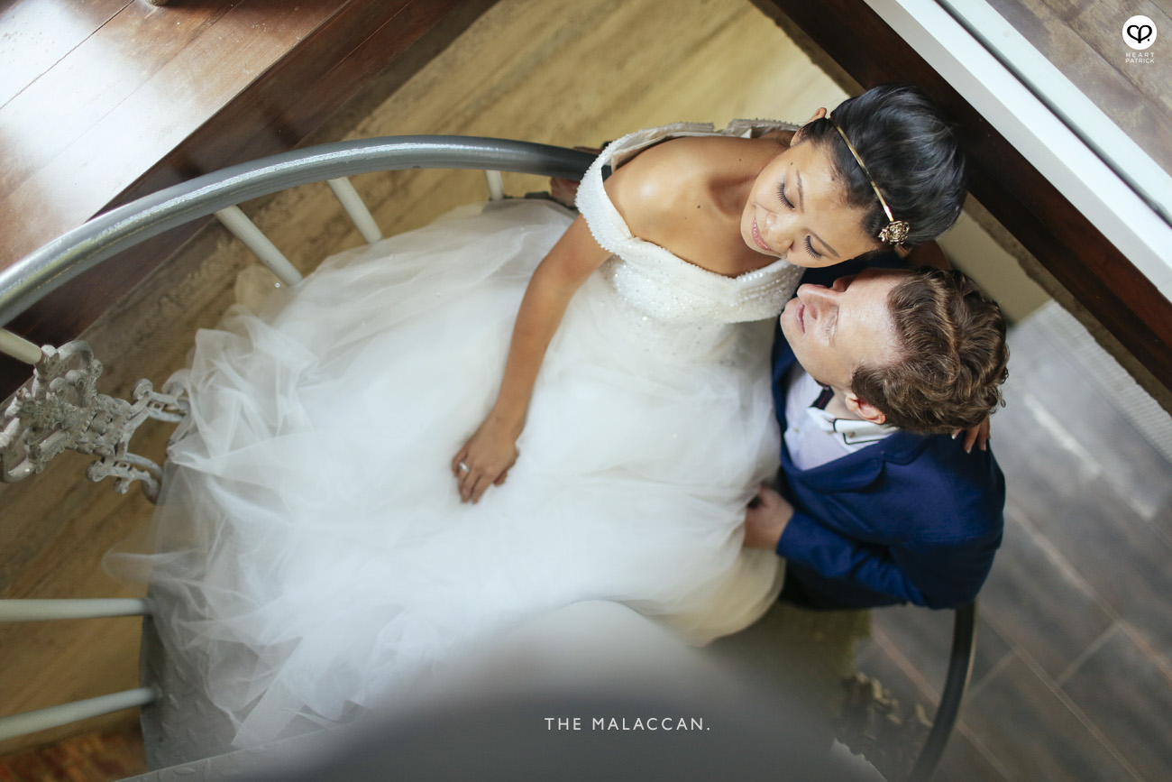prewedding portrait photography malacca melaka jonker stadthuys heritage spiral staircase