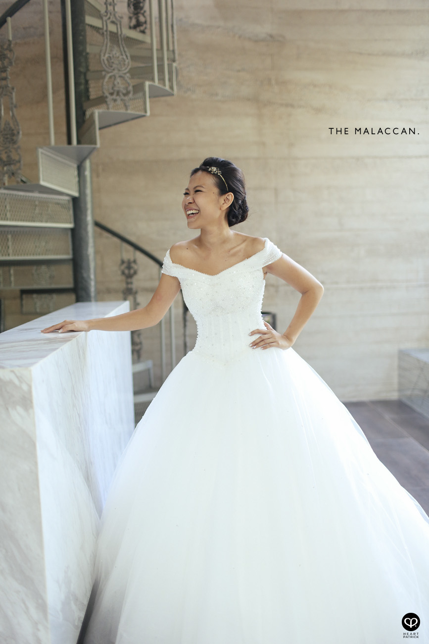 prewedding portrait photography malacca melaka jonker stadthuys heritage white balloons